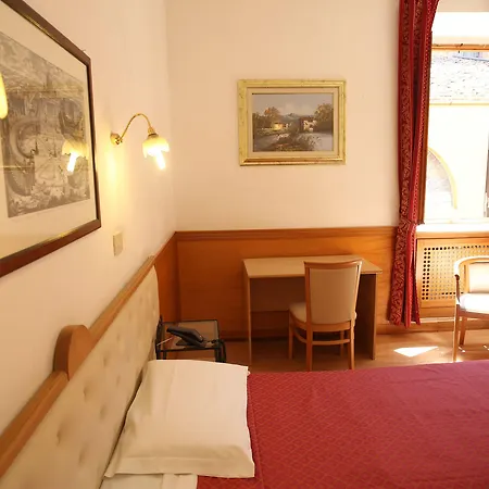 Santa Prassede 2* Rome