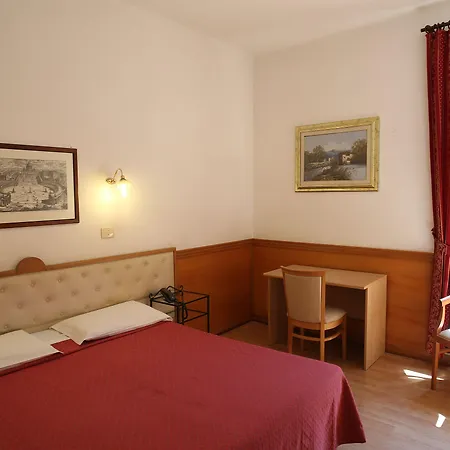 Santa Prassede Hotel